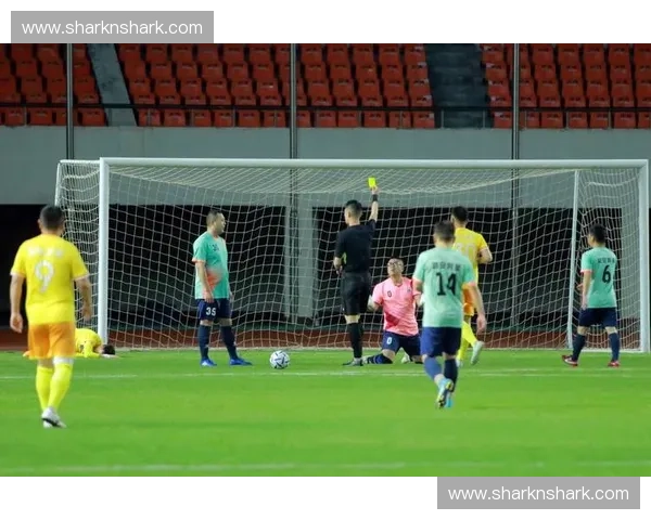 中国足球联赛精彩对决直播全程跟踪，实时比分数据分析与赛事深度解析